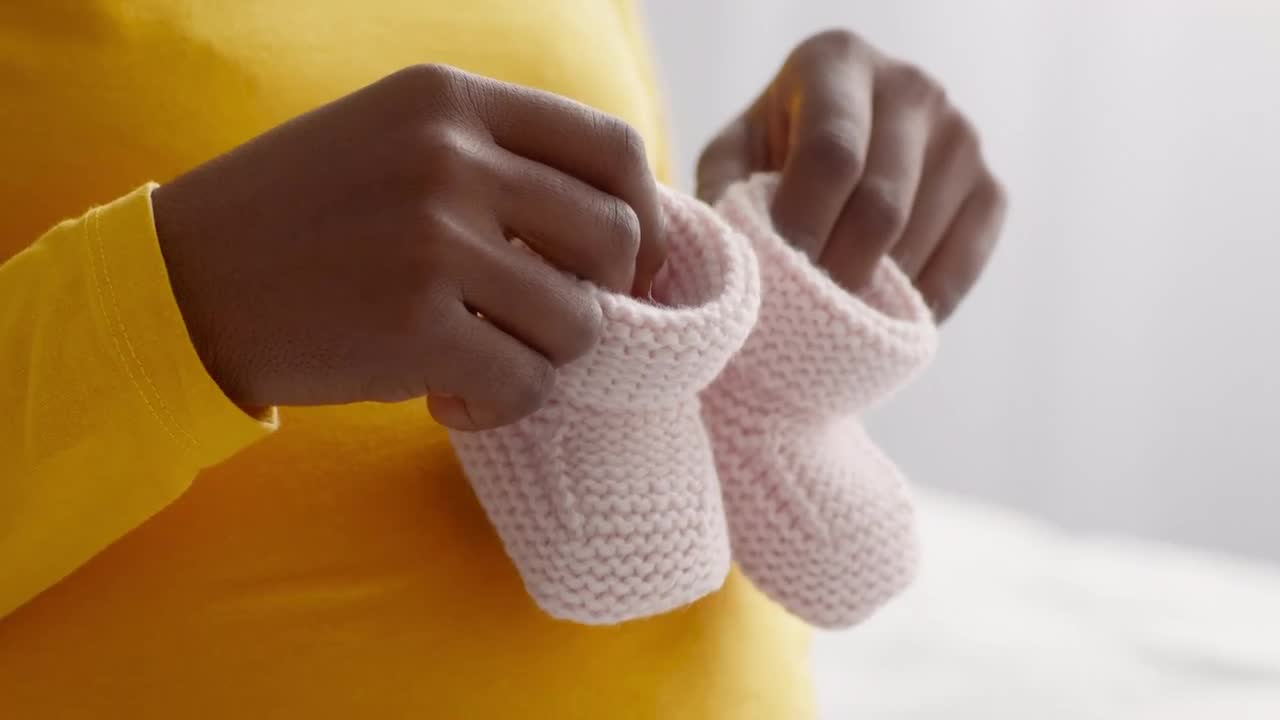 Crochet Baby Shoes Pattern, English Patterns, Newborn Slippers Uni2 - Etsy