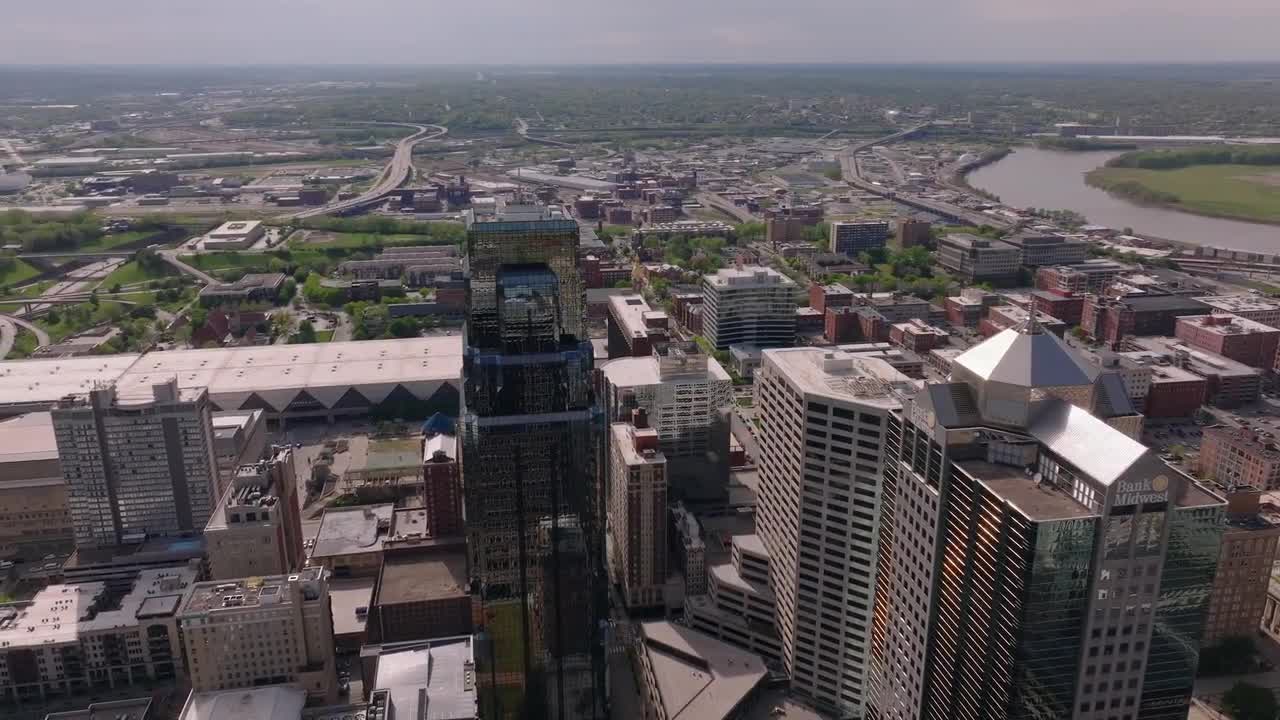 ¥ellow Bucks & Playsson / City View Lenexa City Center — Restaurant Row (Retail) | Copaken Brooks