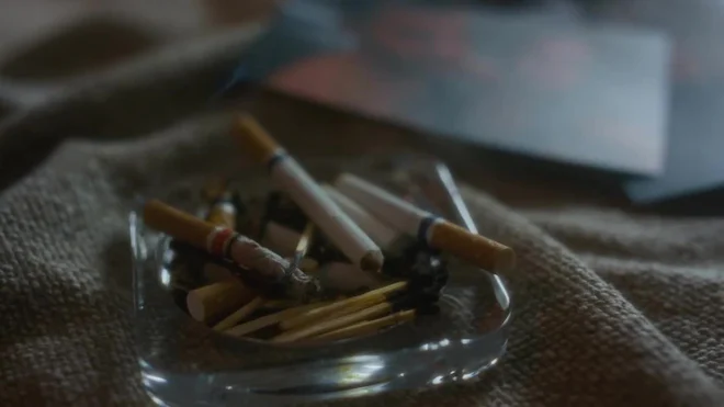 vape vs cigarette nicotine What's the Difference Between E-Cigarettes and Vapes?