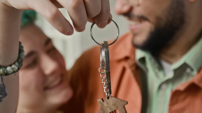 https://motionarray.imgix.net/excited-gen-z-couple-looking-at-each-other-and-smiling-when-girl-holding-keys-4042728-high_0008.jpg?auto=format&fit=max&q=60&w=660