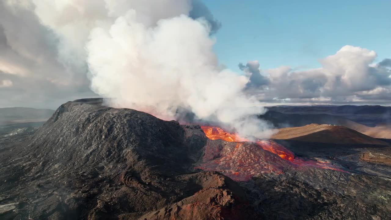 Erupting Fagradalsfjall Volcano - Stock Video 