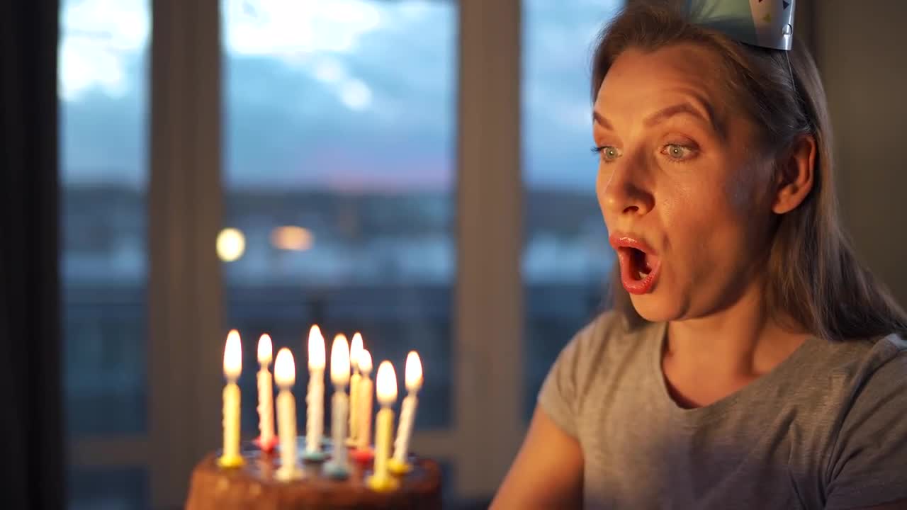 Turns Out There's A Germ-Free Way To Blow Out Birthday Cake Candles
