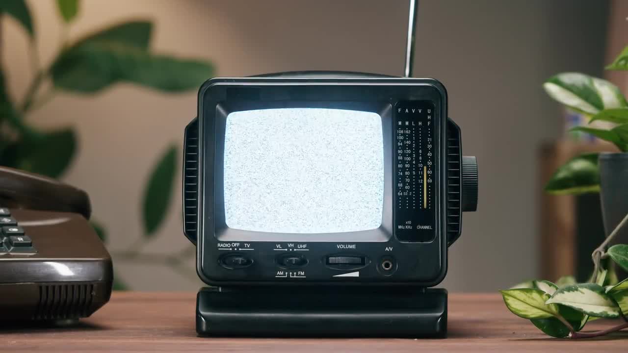 Vintage Small Roadstar TV / Portable TV / Small Tv / Roadstar Tv