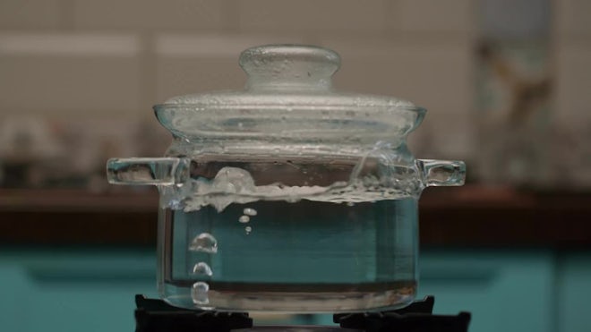 Close Up Boiling Water Bubbling Over In Lidded Glass Pot On Electric Stove  High-Res Stock Video Footage - Getty Images