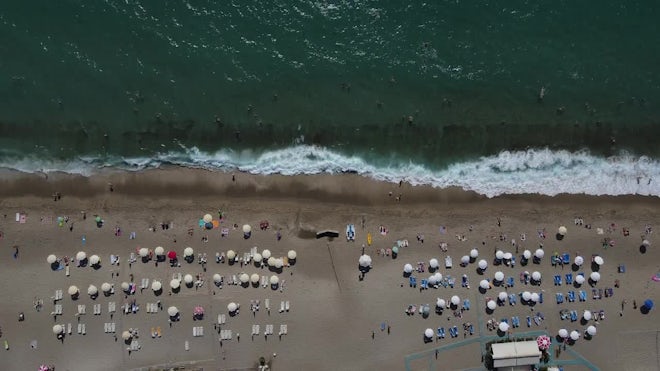 Aerial photo shows tourists enjoying summer time on the beach in Fuzhou  City, southeast China's Fujian Province, 6 August, 2023. (Photo by  ChinaImages/Sipa USA) Credit: Sipa US/Alamy Live News Stock Photo 