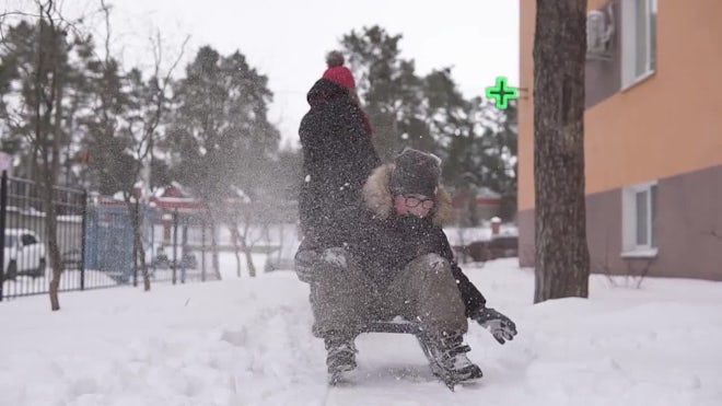 holiday ad captures the joy of friendship — and sledding