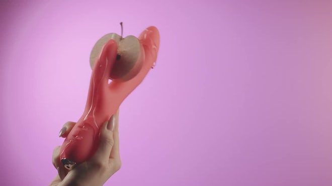 Bir shisha tiqilib qolgan porno tomosha qiling