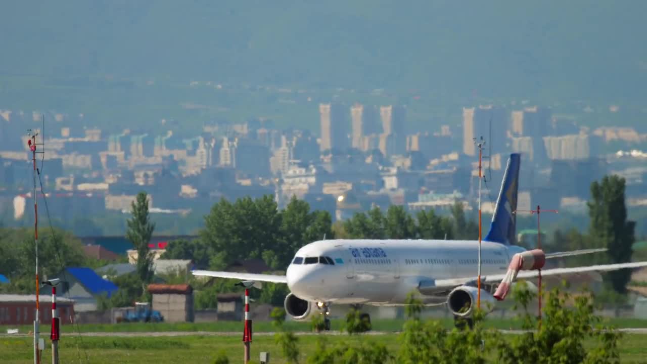 アリタリア航空 A I R B U S-A321 アリタリア航空 Airbus A321 I-BIXS ロンドン・ヒースロー空港