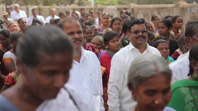 This video of a man making his way through a crowd has Indians