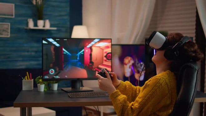 Fotografia do Stock: Pro gamer playing virtual video game on
