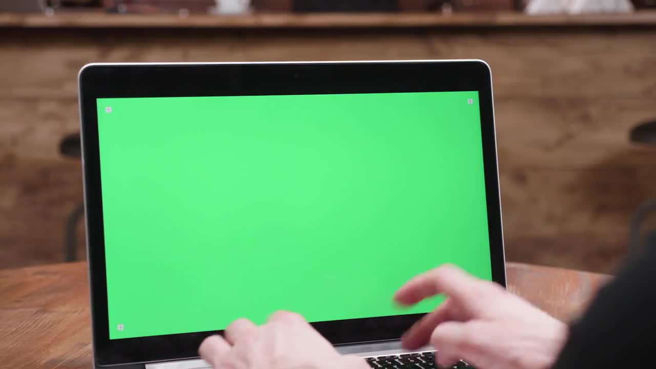 davinci resolve green screen makes object translucent