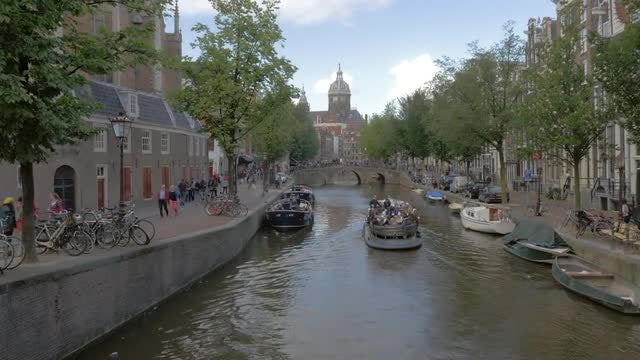 Canal In Amsterdam: Stock Video