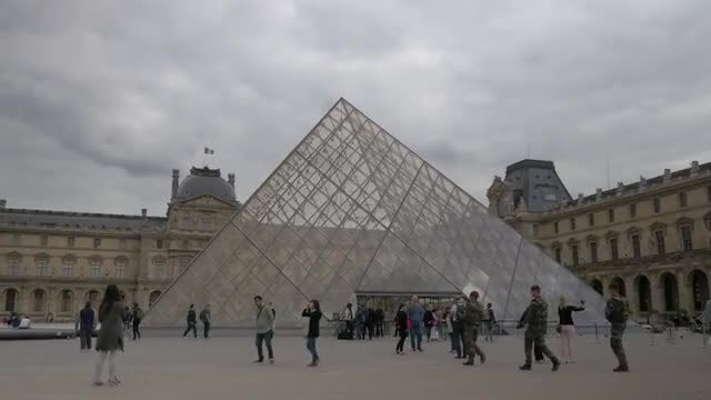 Louvre Palace: Stock Video