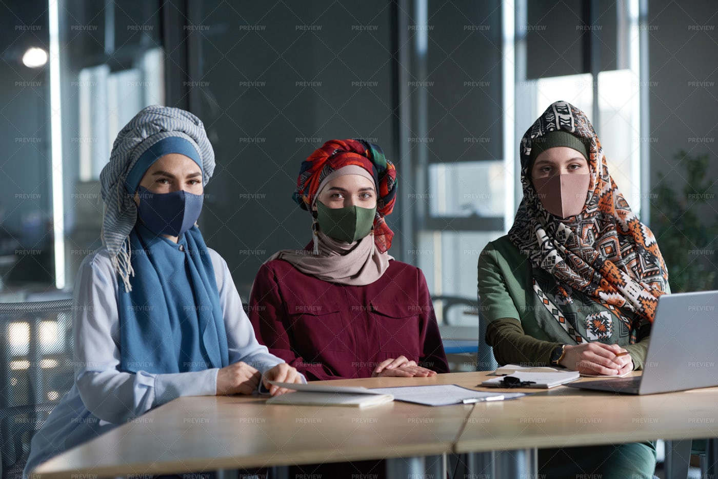 Women Working At Office: Stock Photos