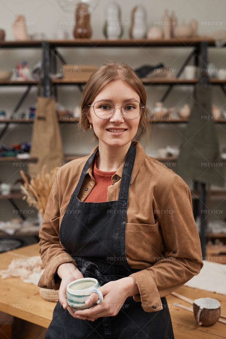Female Artist In Workshop: Stock Photos