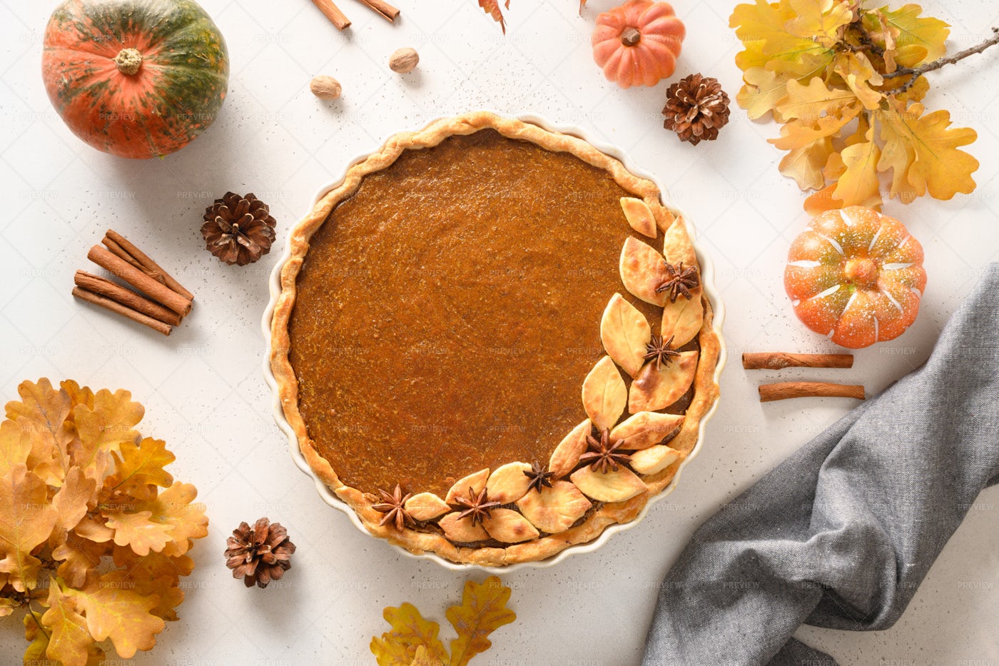 Tasty Autumn Pumpkin Pie: Stock Photos