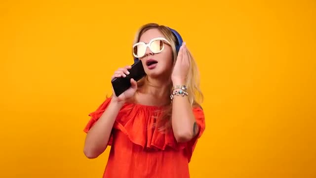 Positive Sexy Woman: Stock Video