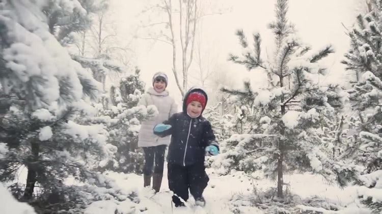 Kids Having Fun In Winter: Stock Video