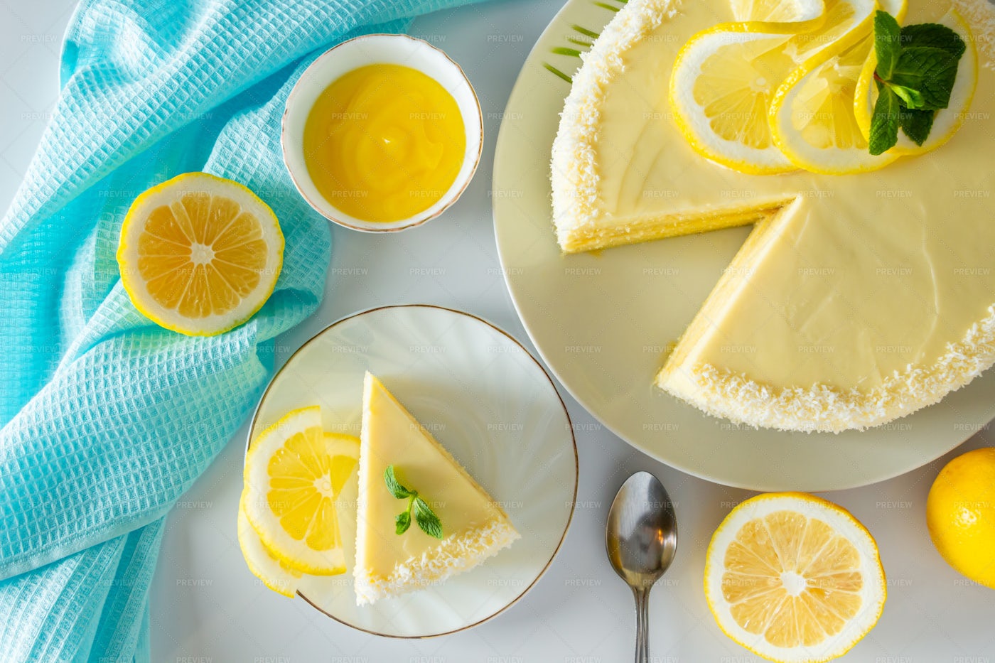 Lemon Cream Pie: Stock Photos