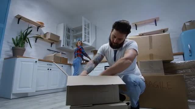Couple Arranging New House: Stock Video