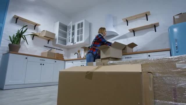 Moving Into A New Home: Stock Video