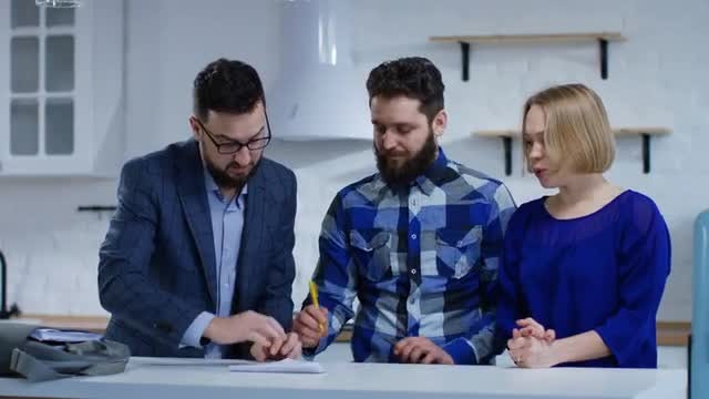Real Estate Agent: Stock Video