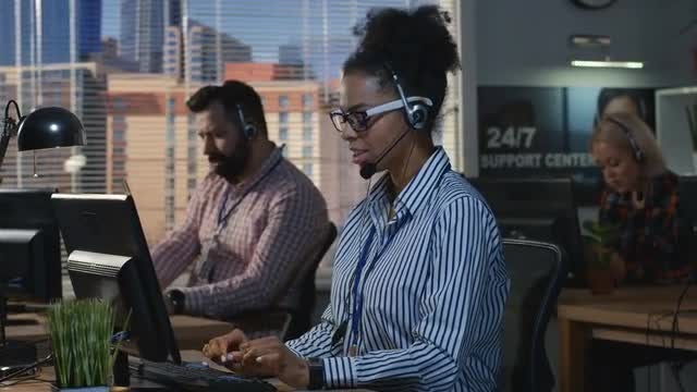 Call Center Agent Working: Stock Video