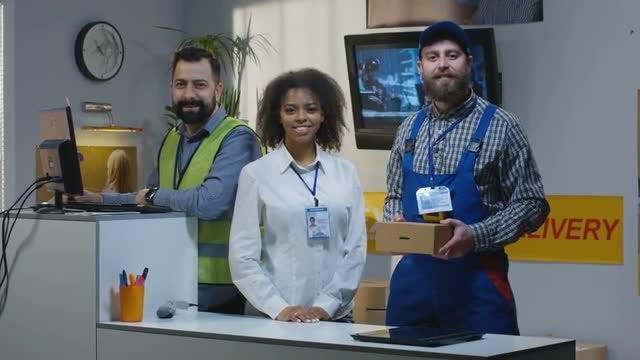 Delivery Center Employees: Stock Video