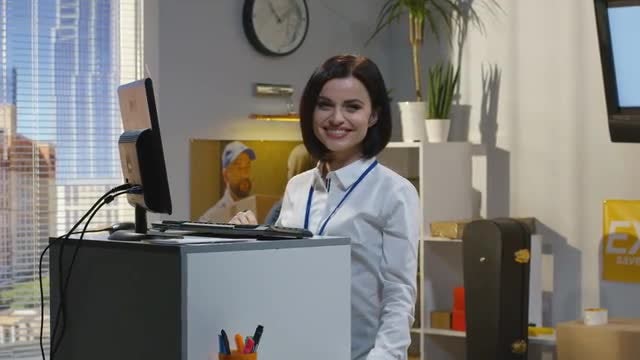 Delivery Center Worker: Stock Video