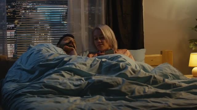 Couple Chatting Before Bedtime: Stock Video