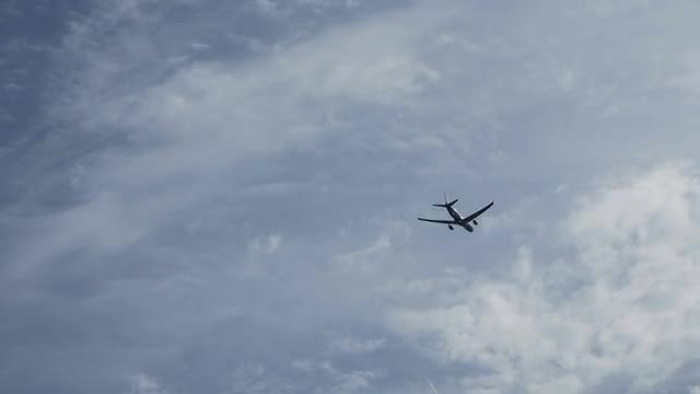 Flying Airplane: Stock Video