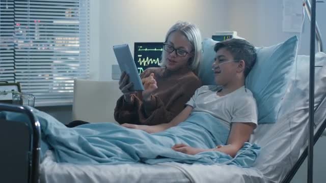 Mother Using Tablet With Son: Stock Video
