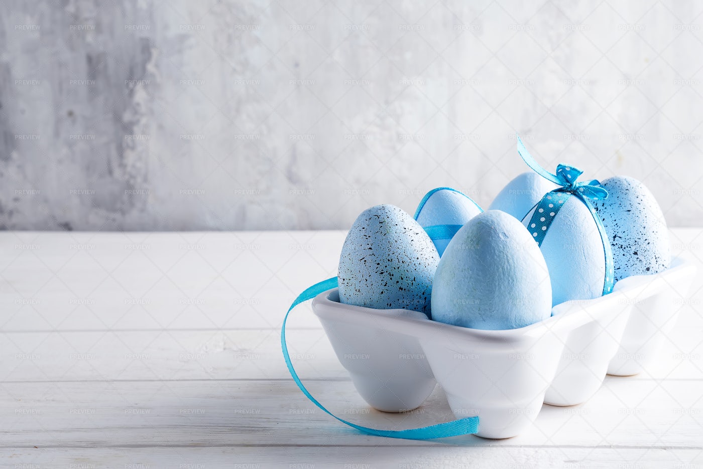 Blue Easter Eggs: Stock Photos