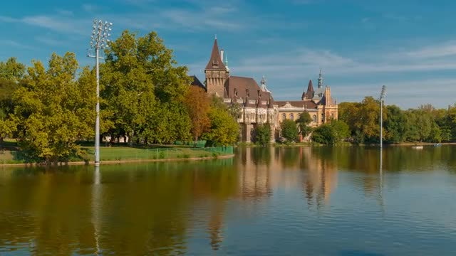 Panoramic Shot Of Vajdahunyad Castle: Stock Video