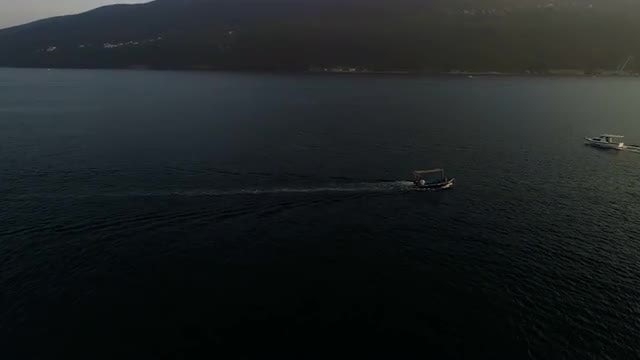 Boat Cruising Down The Sea: Stock Video