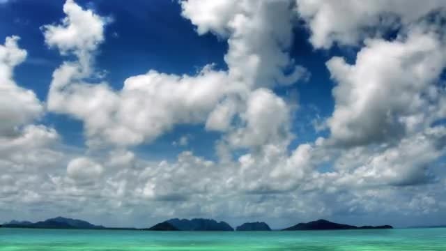 Time Lapse Of Clouds Spreading: Stock Video