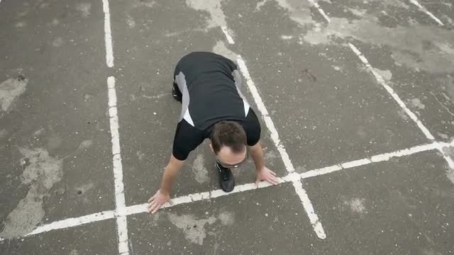 Runner On The Starting Line: Stock Video