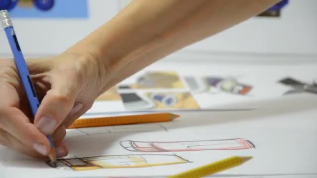Female Fine Artist Drawing: Stock Video