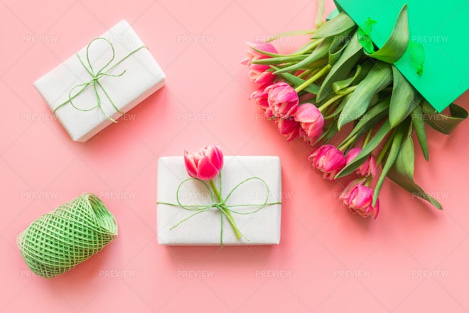 Red and green flower petals on brown paper bag photo – Free Flower