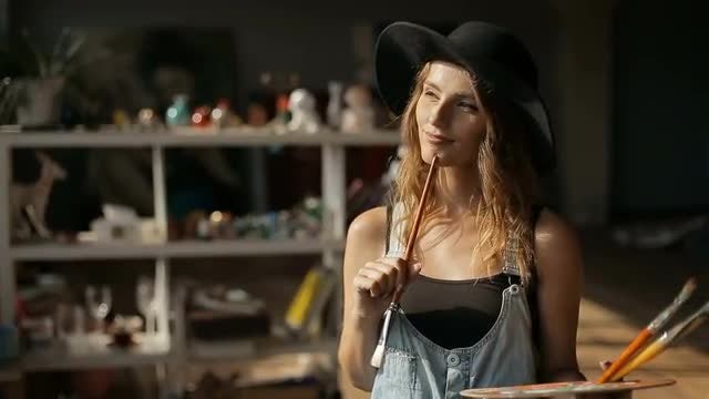 Painter Works With Palette: Stock Video
