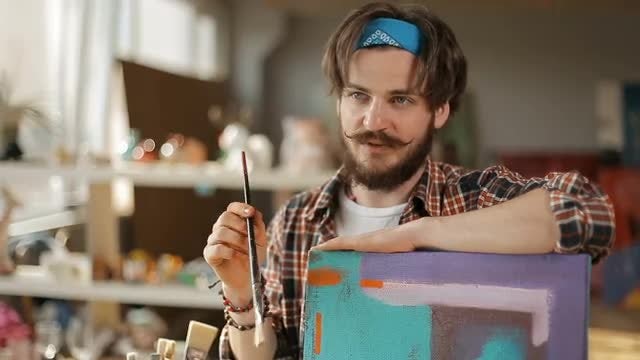 Art Teacher Explains How to Paint: Stock Video