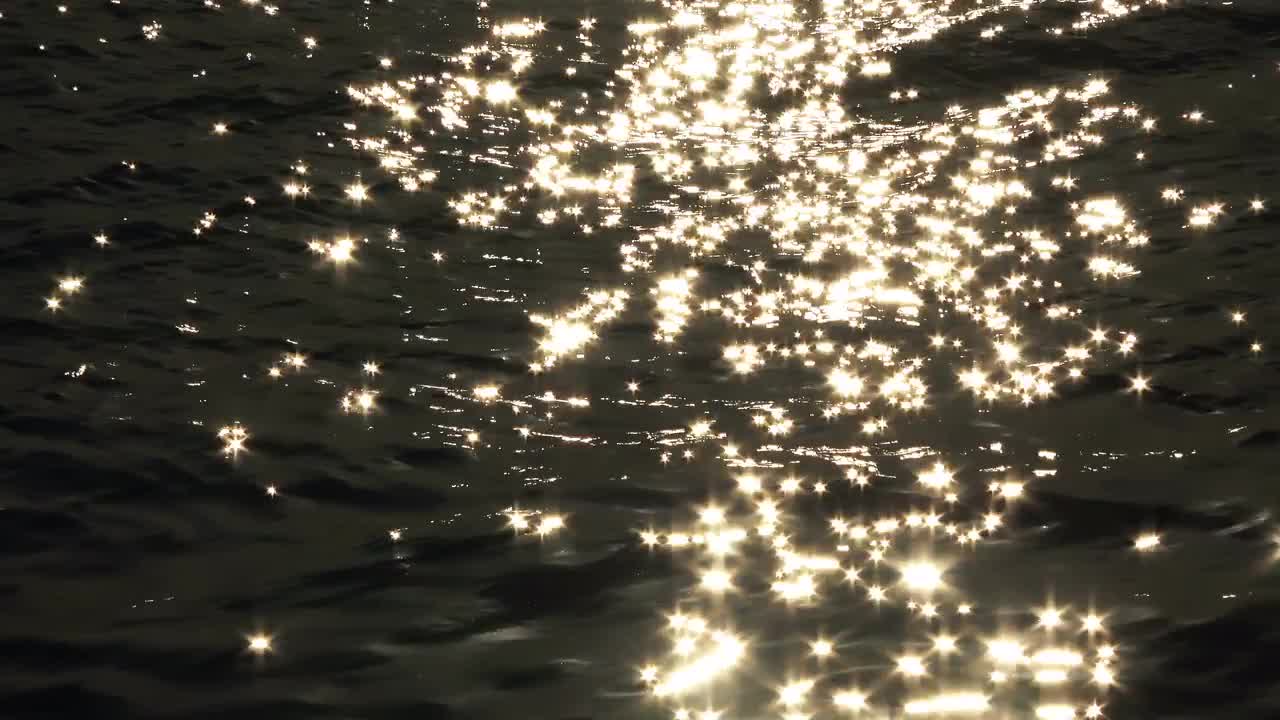 bokeh video light reflection on water