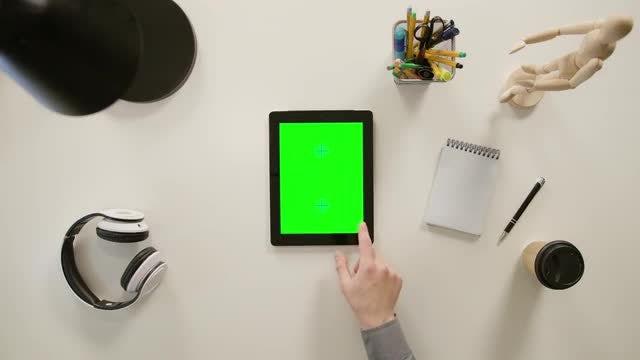 Scrolling On The Screen: Stock Video