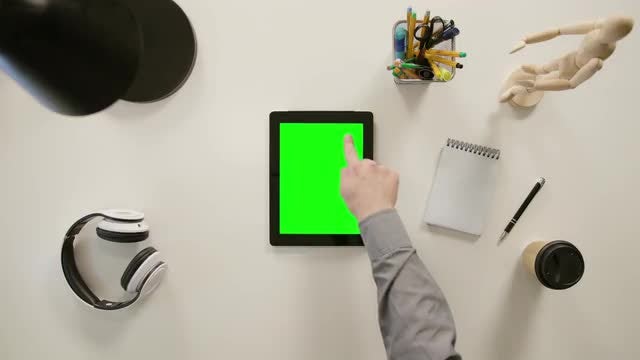 Finger Clicks Upper Right Corner: Stock Video