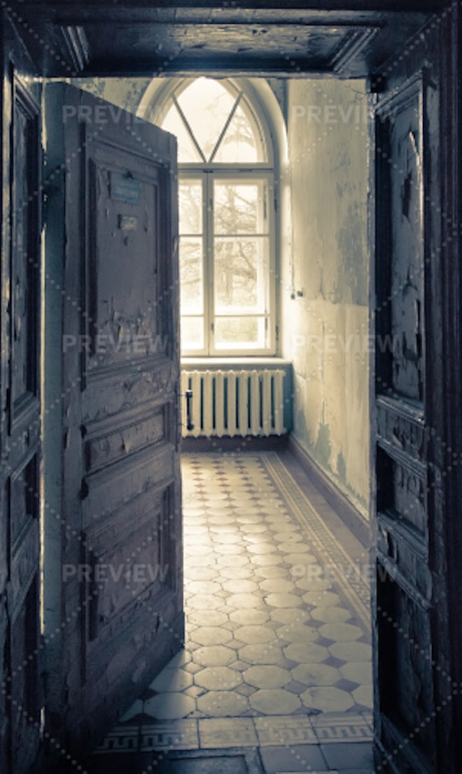 Room in old house full of stuff Stock Photo - Alamy