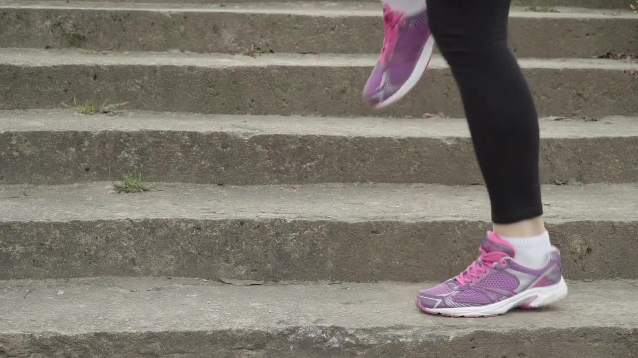 running in place barefoot