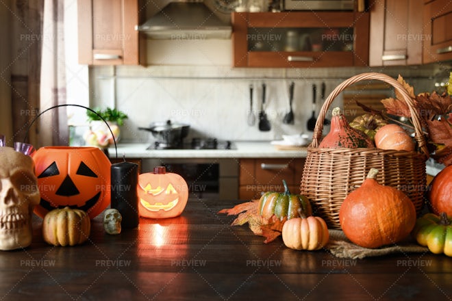 Thanksgiving concept - calendar date with decorations and pumpkins on  kitchen background Stock Photo - Alamy