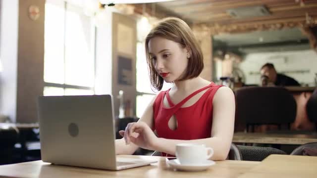 Woman Working On Laptop: Stock Video