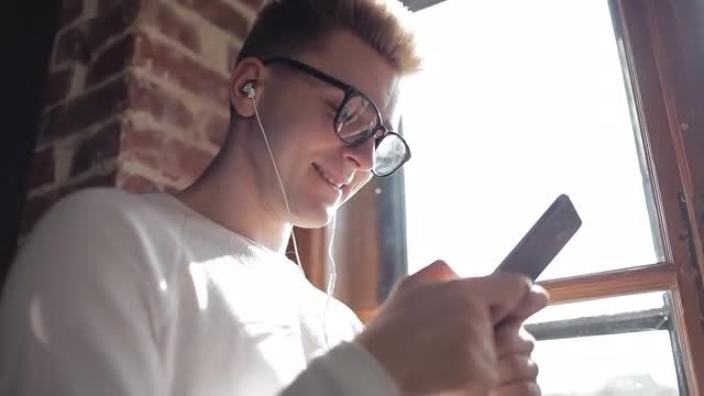 Using A Smartphone: Stock Video