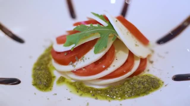 Caprese Salad: Stock Video